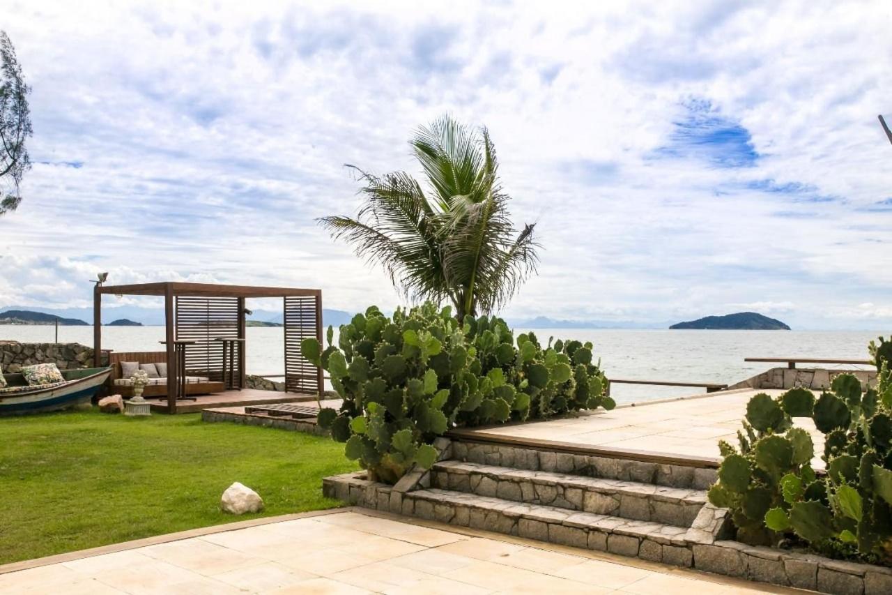 Casa pe na areia em Buzios