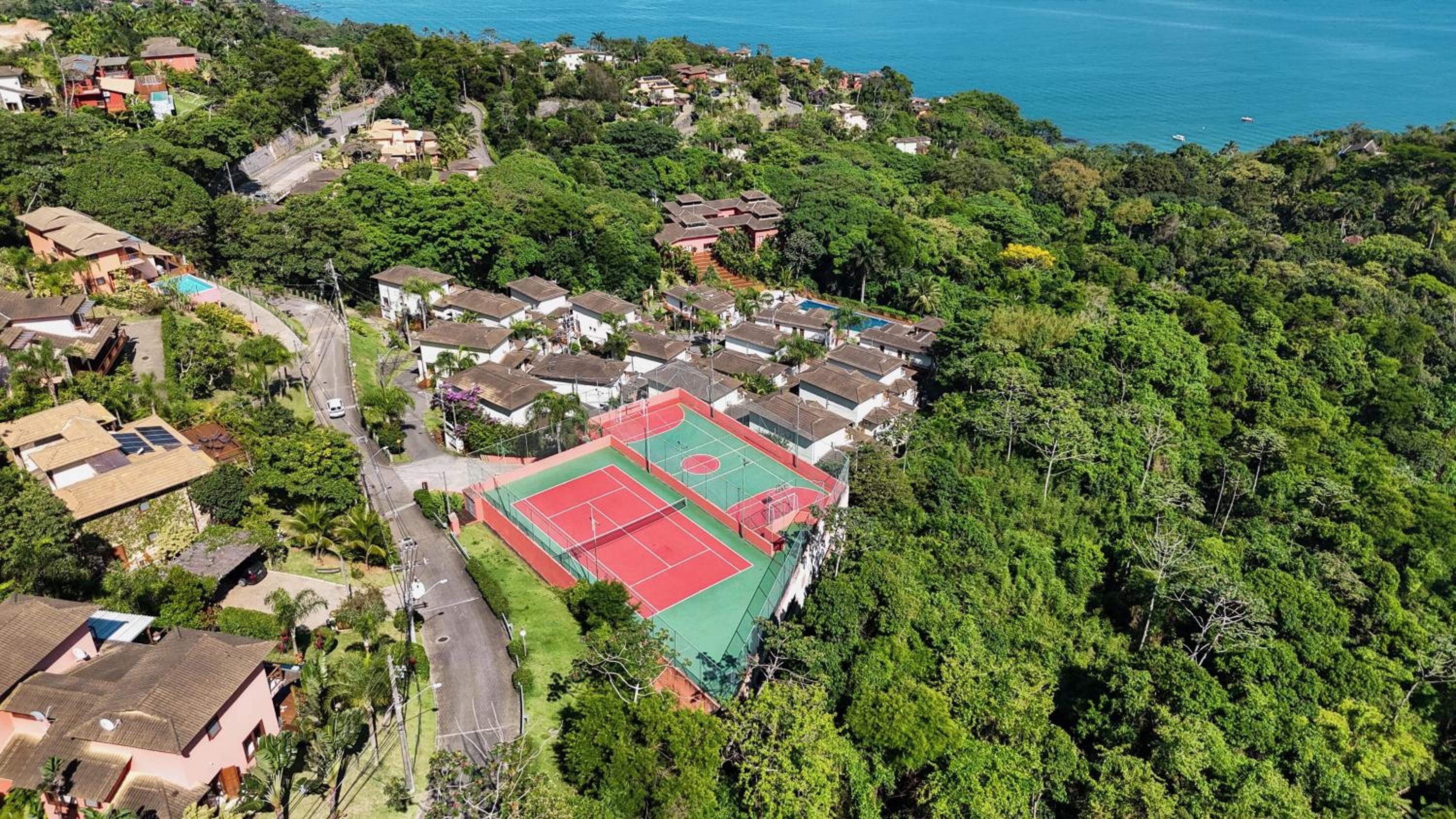 A Casa 46 Ilhabela - Praia do Curral - Refúgio à Beira-Mar, Condominio Yacamim