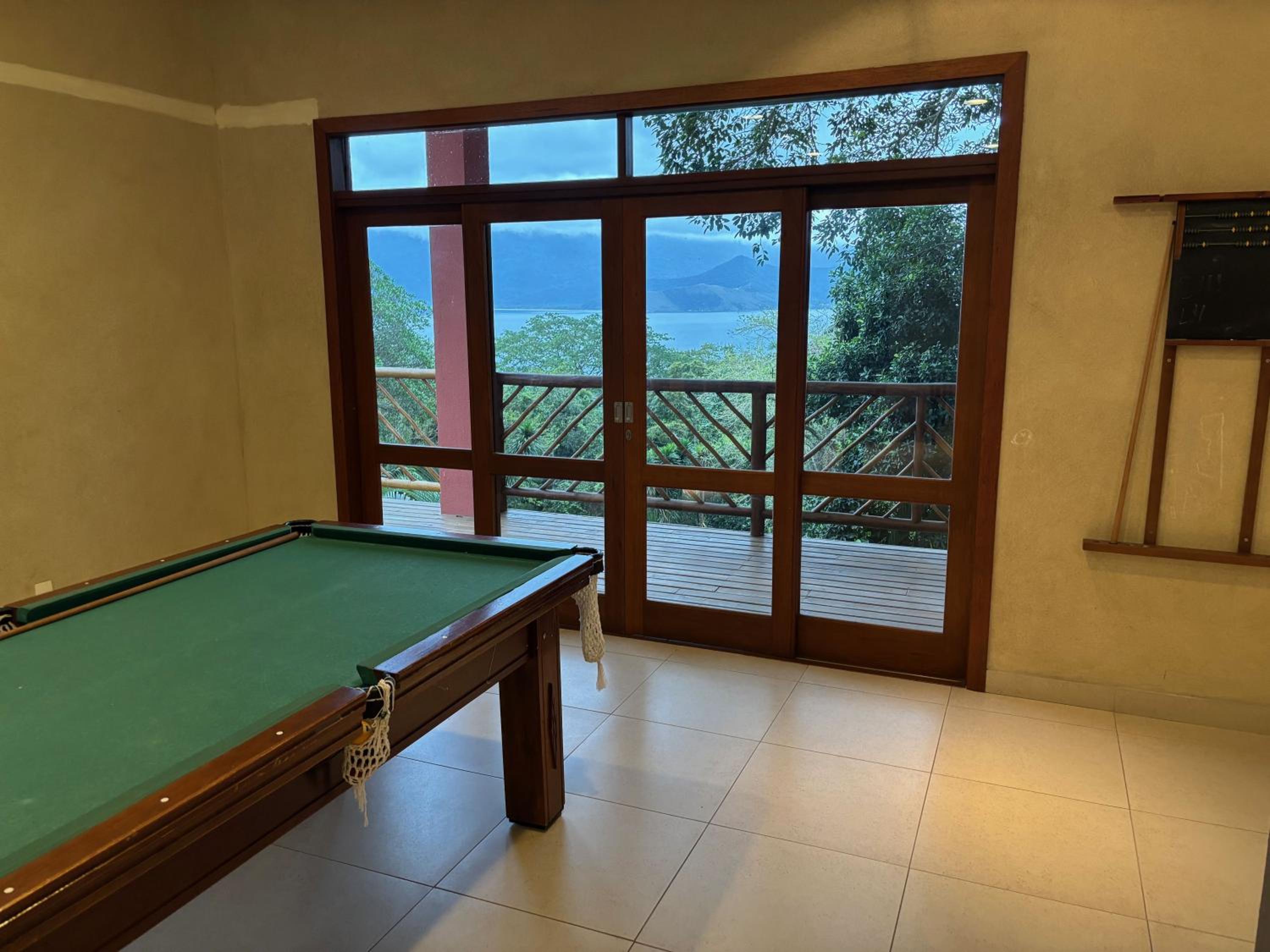A Casa 46 Ilhabela - Praia do Curral - Refúgio à Beira-Mar, Condominio Yacamim