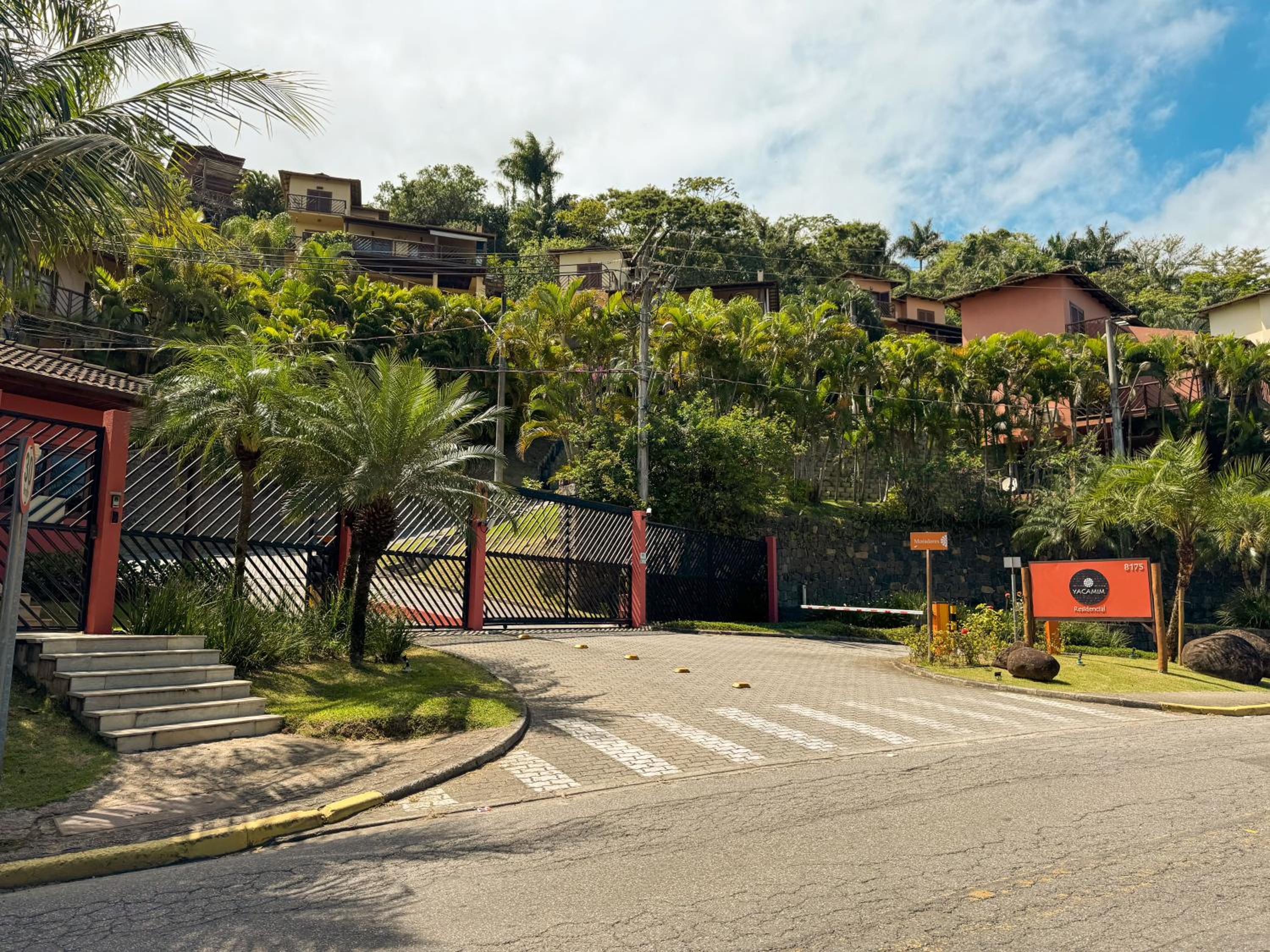 A Casa 46 Ilhabela - Praia do Curral - Refúgio à Beira-Mar, Condominio Yacamim