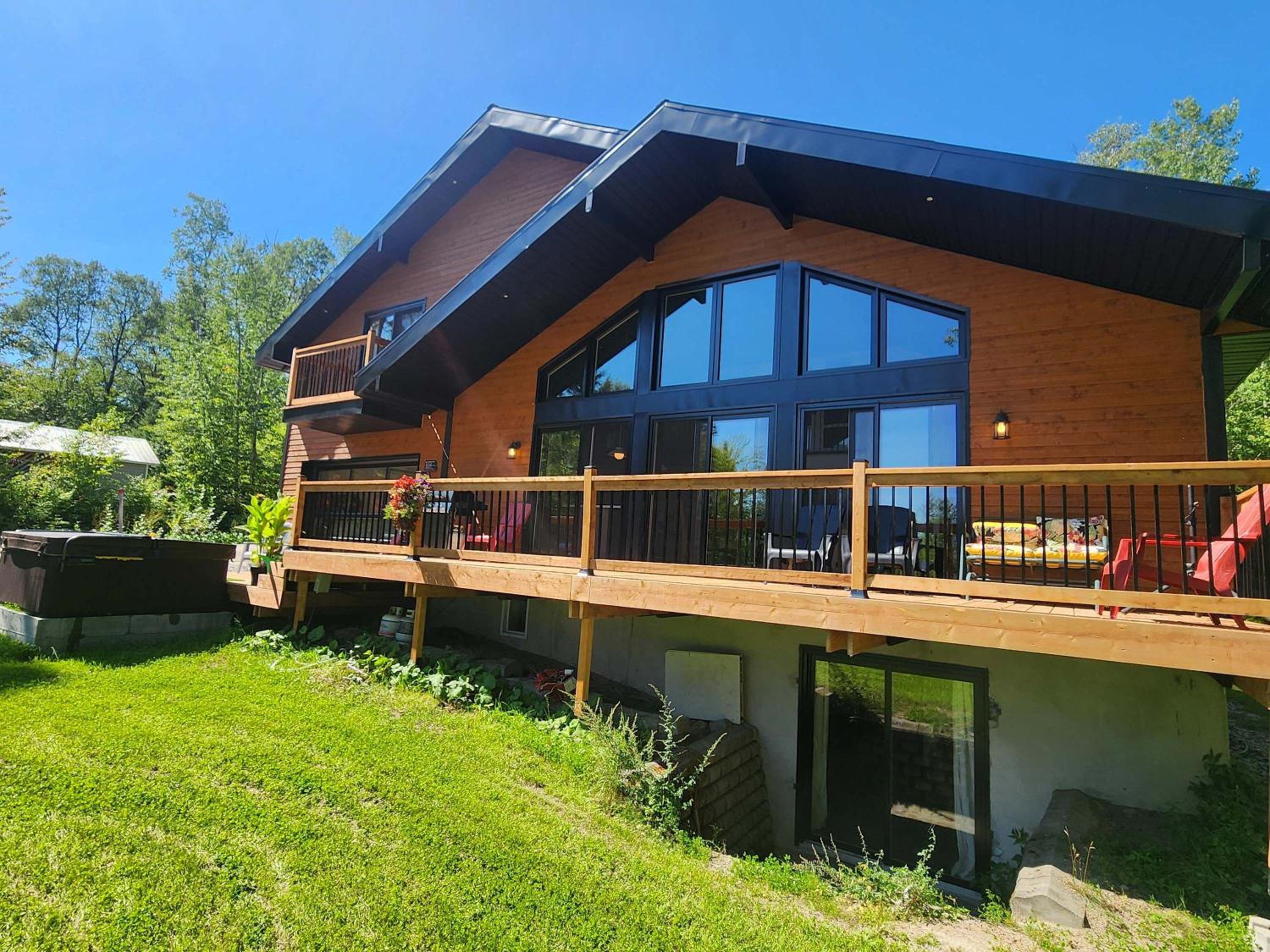 Cozy Chalet by the Lake - Your Perfect Escape