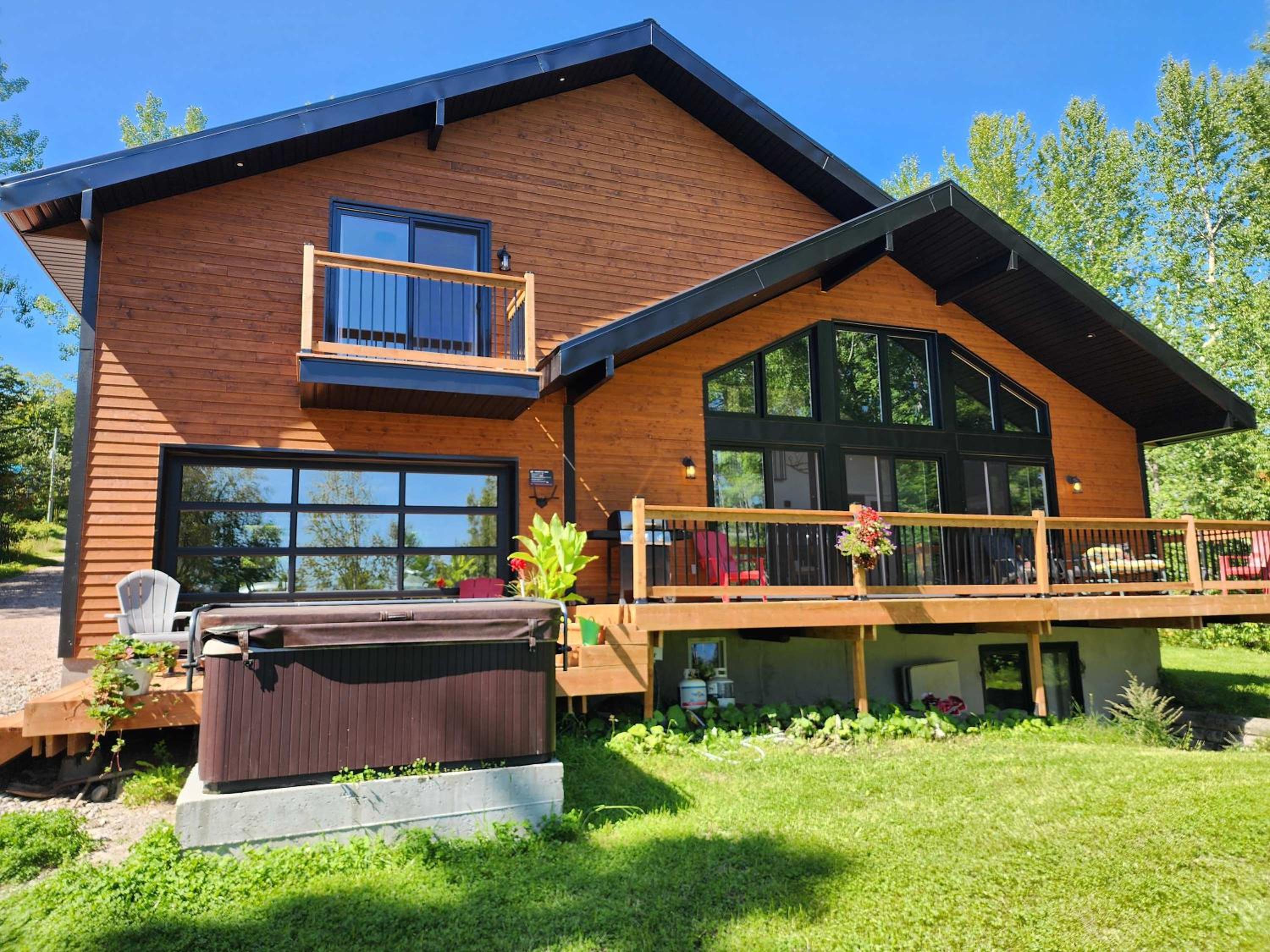 Cozy Chalet by the Lake - Your Perfect Escape