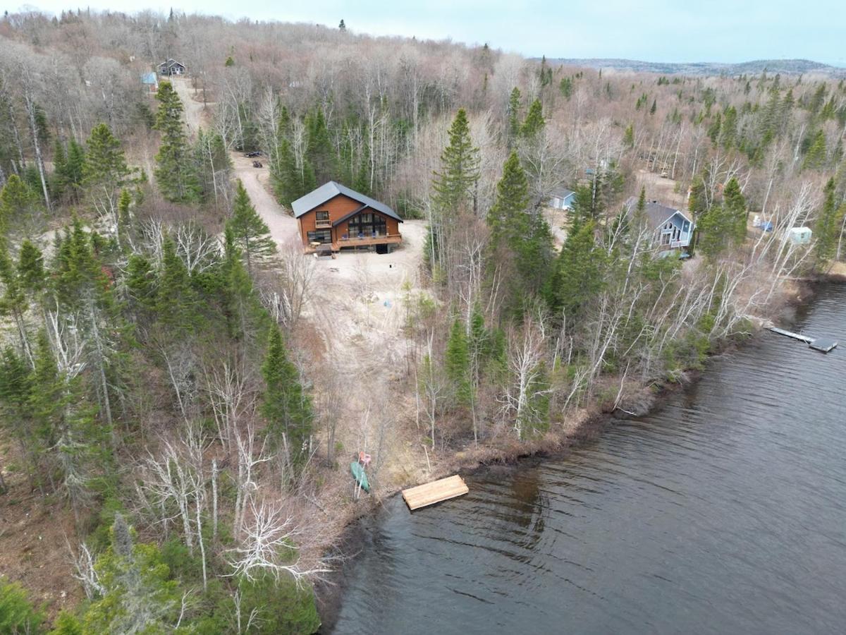 Cozy Chalet by the Lake - Your Perfect Escape