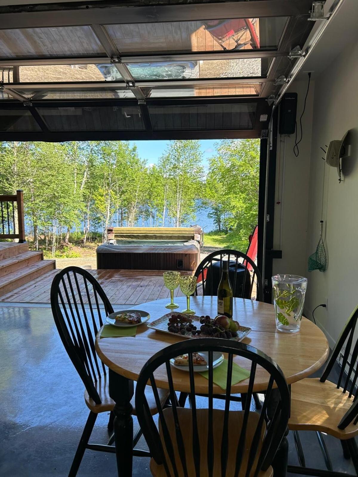 Cozy Chalet by the Lake - Your Perfect Escape