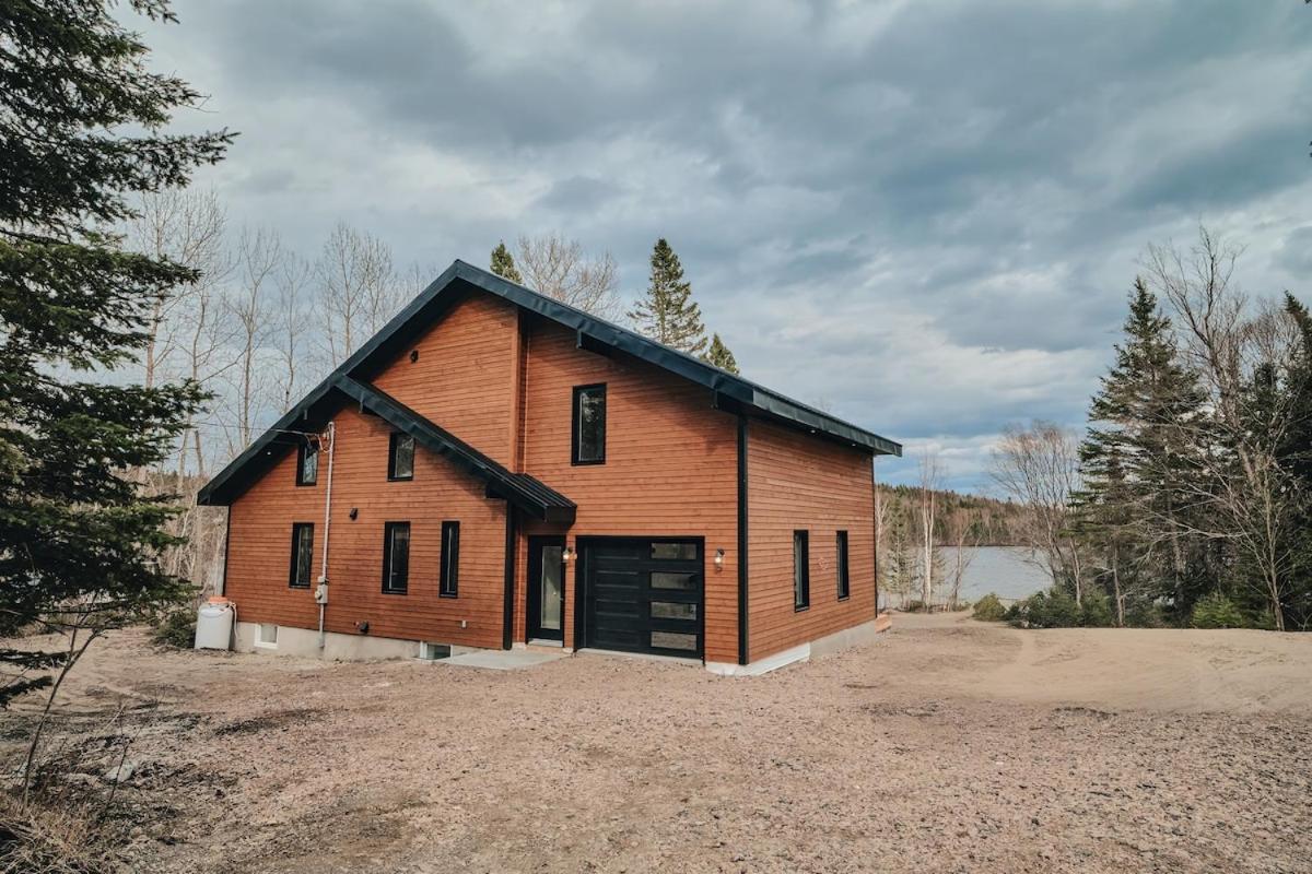 Cozy Chalet by the Lake - Your Perfect Escape