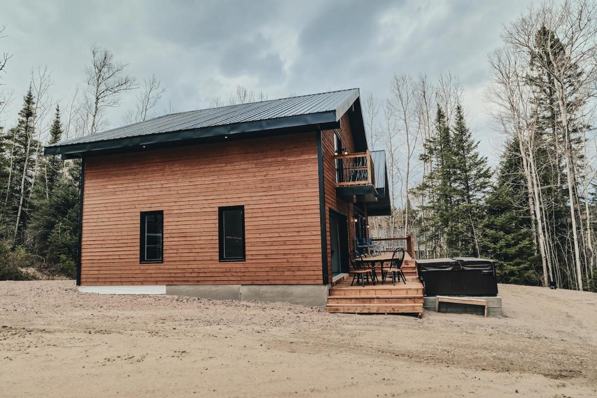 Cozy Chalet by the Lake - Your Perfect Escape