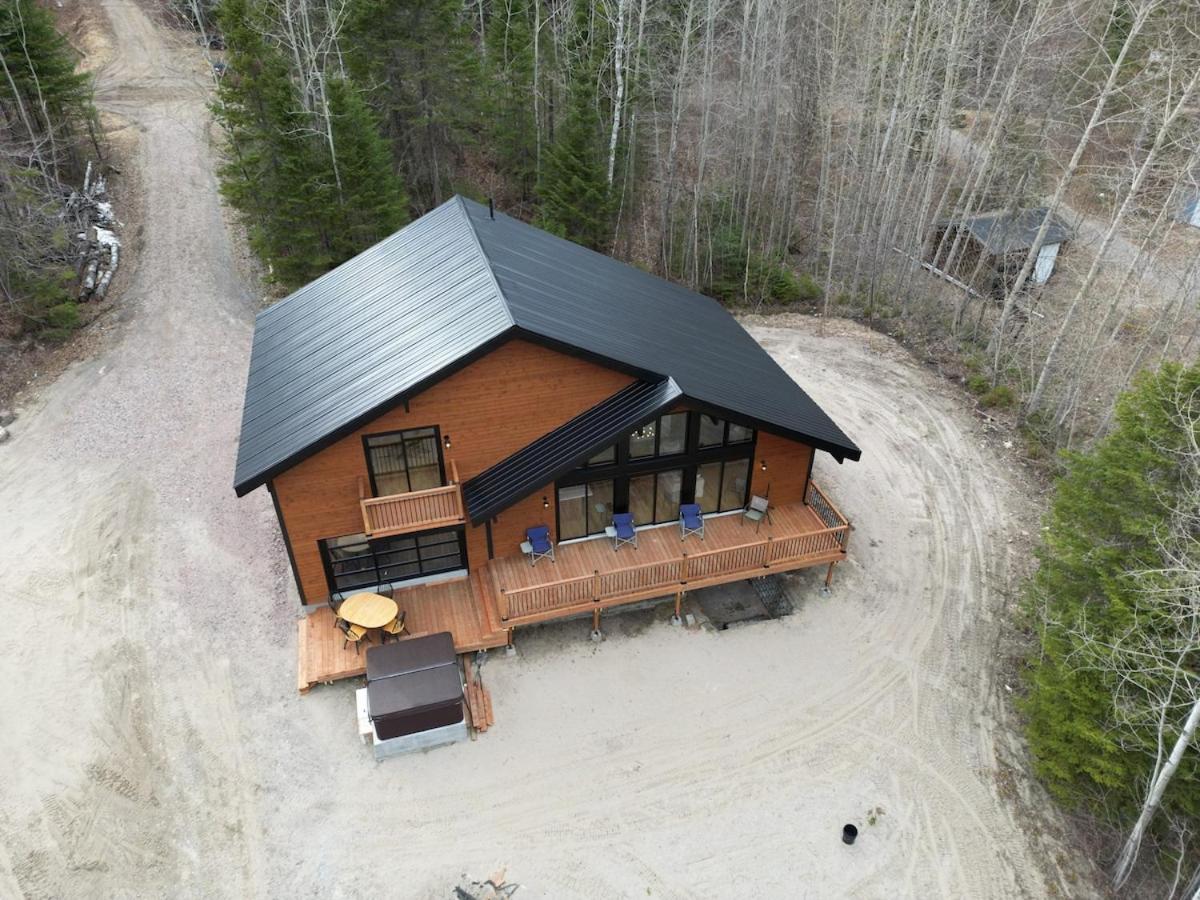 Cozy Chalet by the Lake - Your Perfect Escape