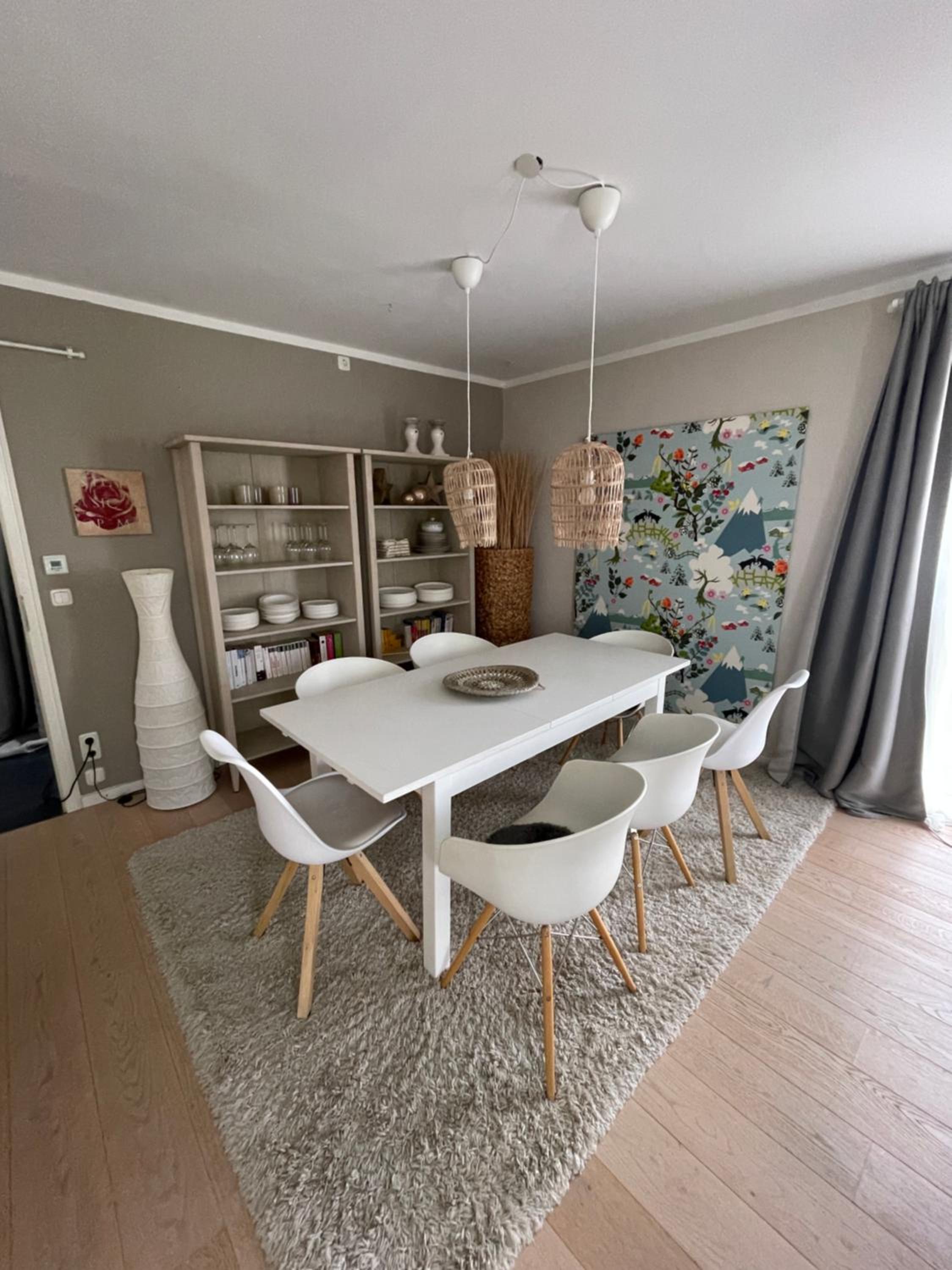2 moderne Schlafzimmer mit großem Bad 62qm - Architektenhaus, ruhig, 2 min A8