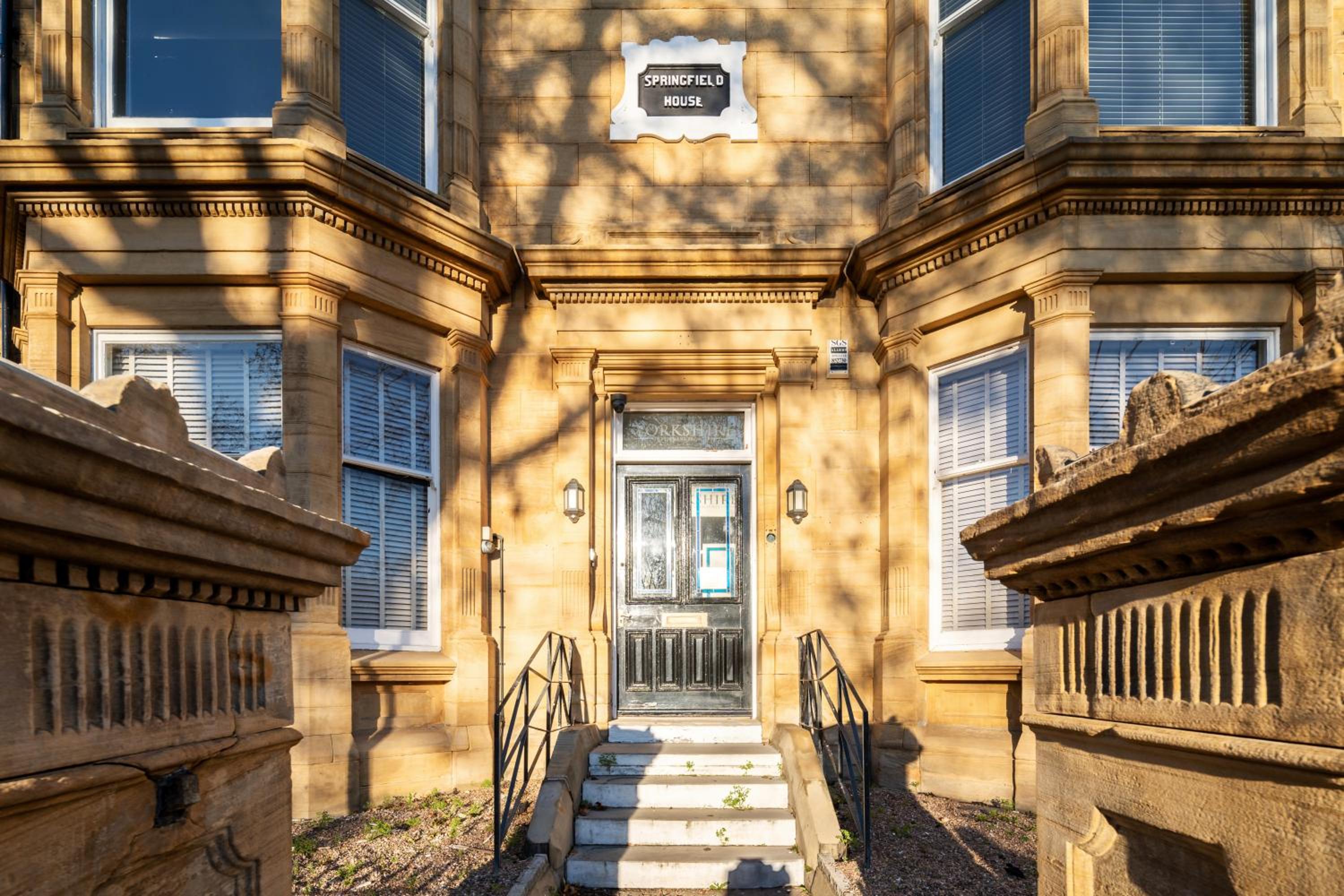 Stunning Doncaster City Centre Apartment, with 2 Double beds