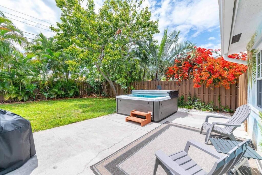 Ventur Tropical w Hot Tub Close to Beach view 4