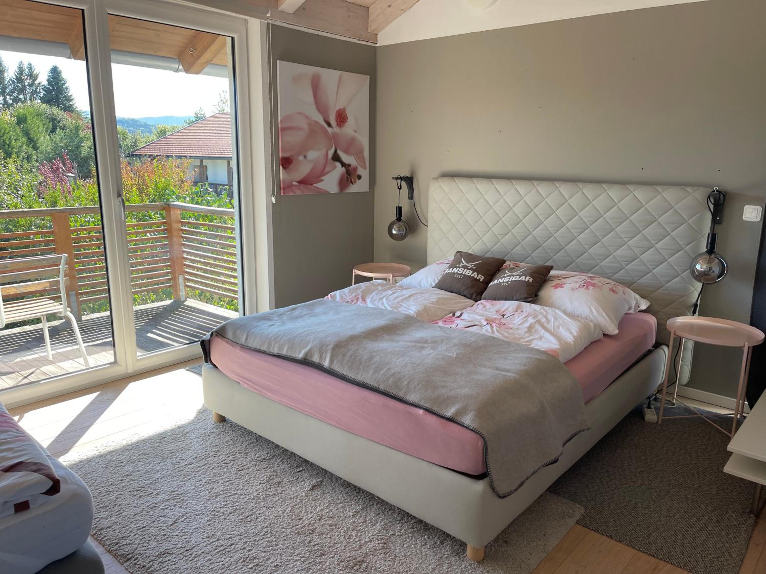 2 moderne Schlafzimmer mit großem Bad 62qm - Architektenhaus, ruhig, 2 min A8