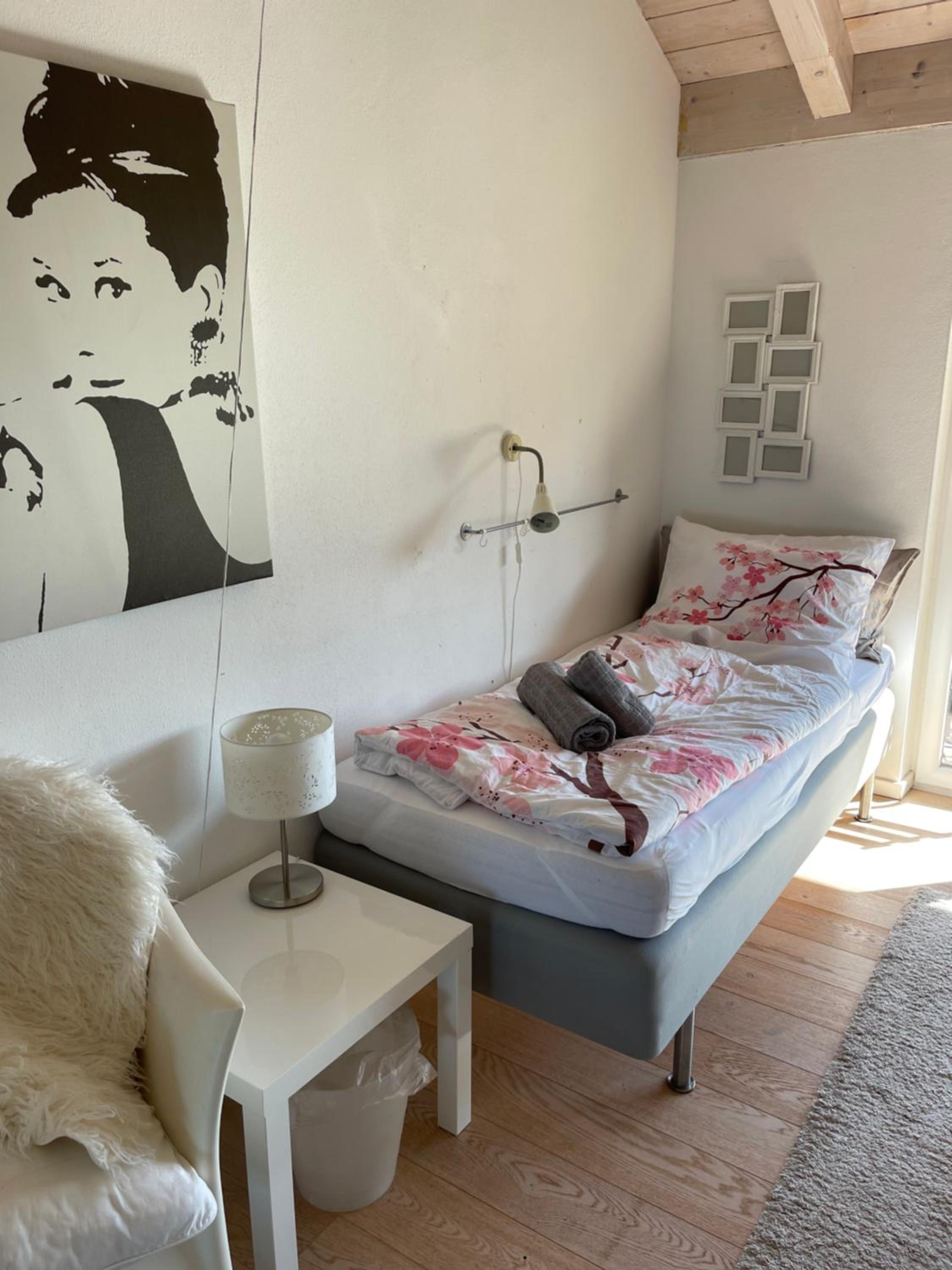 2 moderne Schlafzimmer mit großem Bad 62qm - Architektenhaus, ruhig, 2 min A8