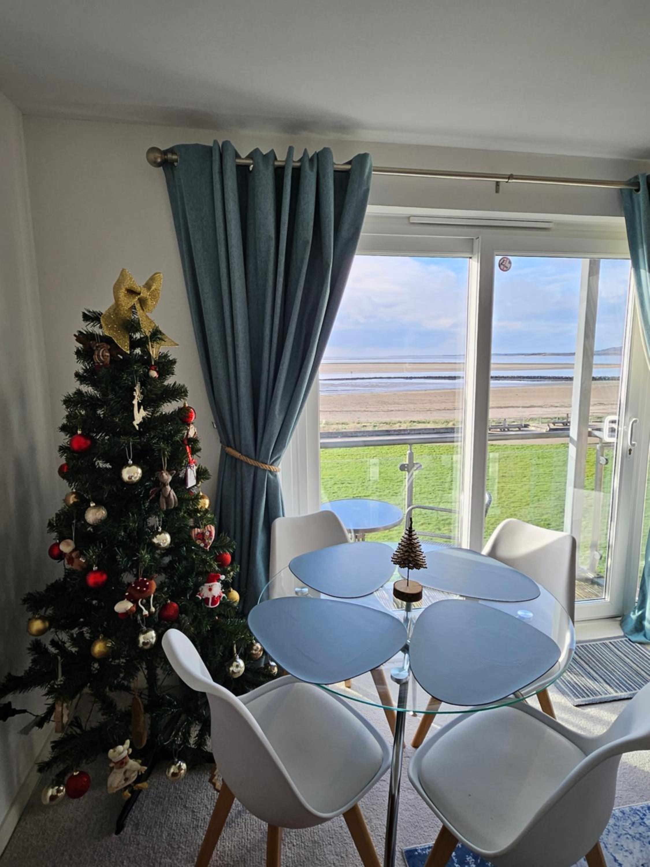 Sea view apartment at the beach! view 2
