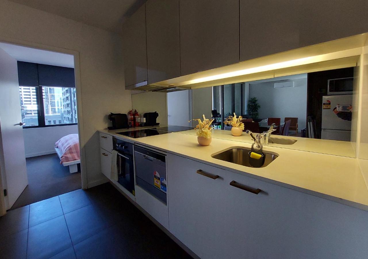 CBD Modern 2B2B Apt, Indoor Pool Sauna, Nice view