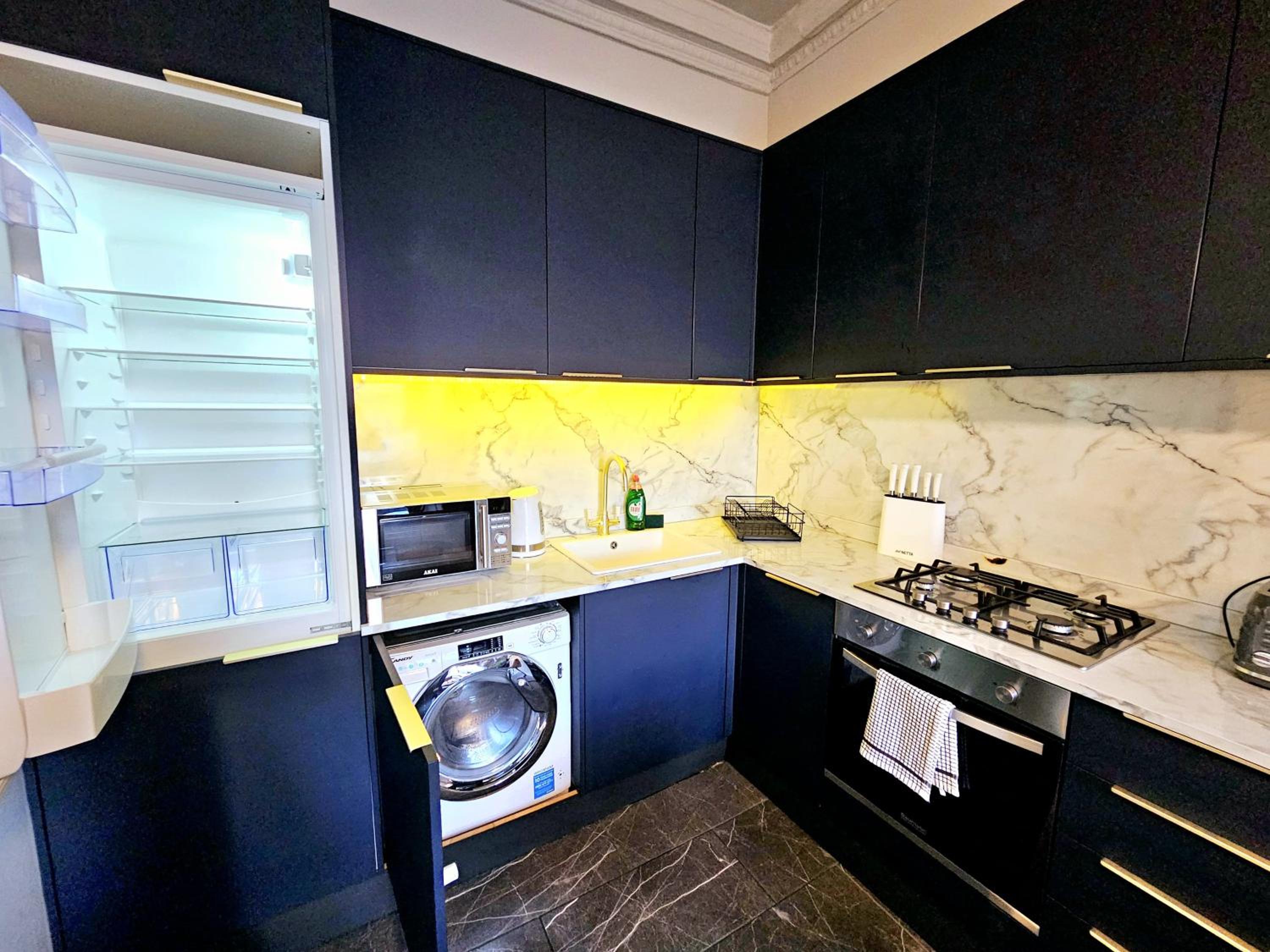 Stylish & Cosy Hyde Park Home by Tube Metro Stations with Elevator - Lift