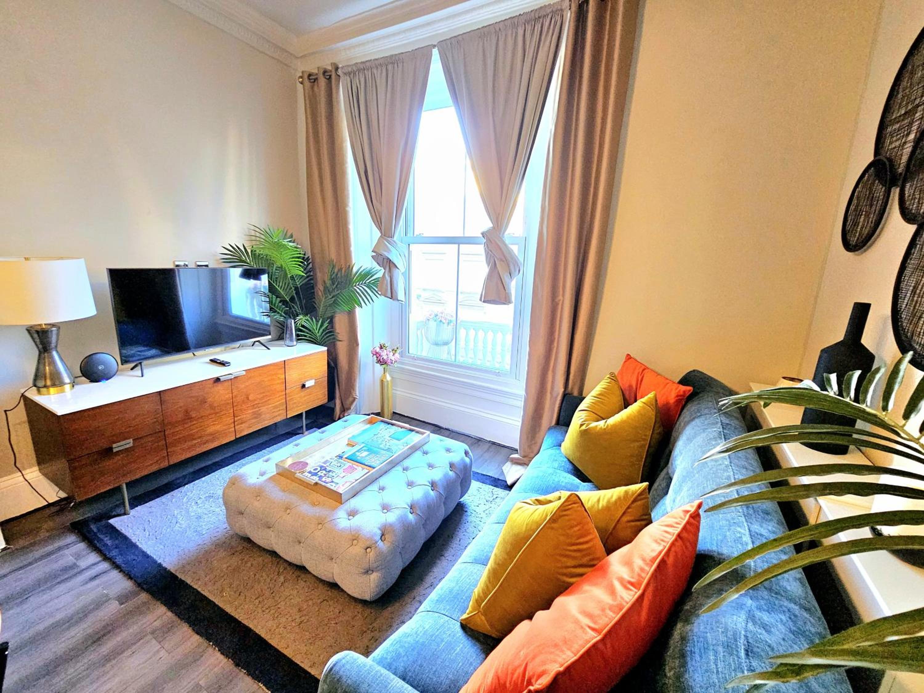 Stylish & Cosy Hyde Park Home by Tube Metro Stations with Elevator - Lift