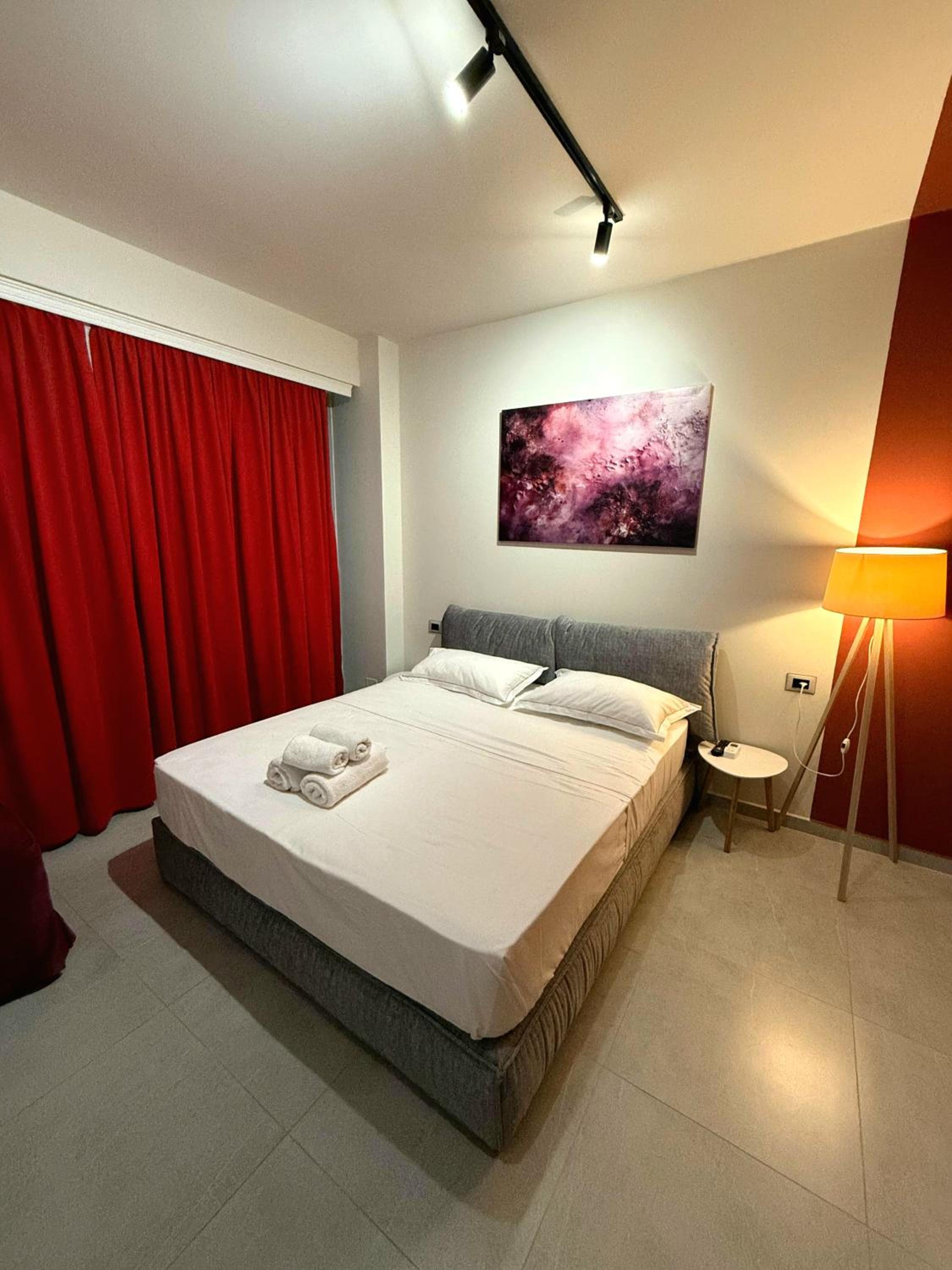 STAY-FIVE Modern Central Studios Self Check-in & Fast Wi-Fi