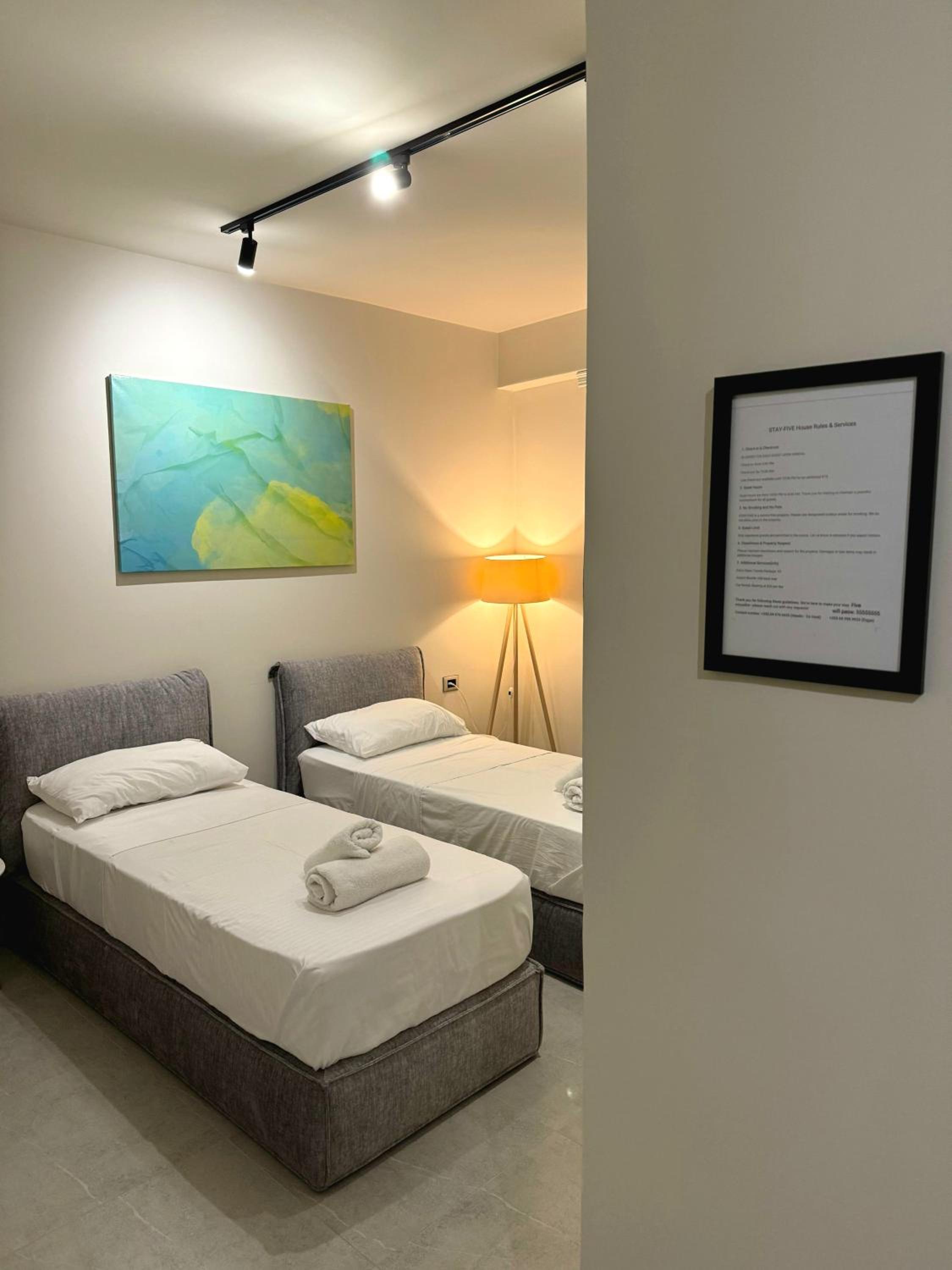 STAY-FIVE Modern Central Studios Self Check-in & Fast Wi-Fi