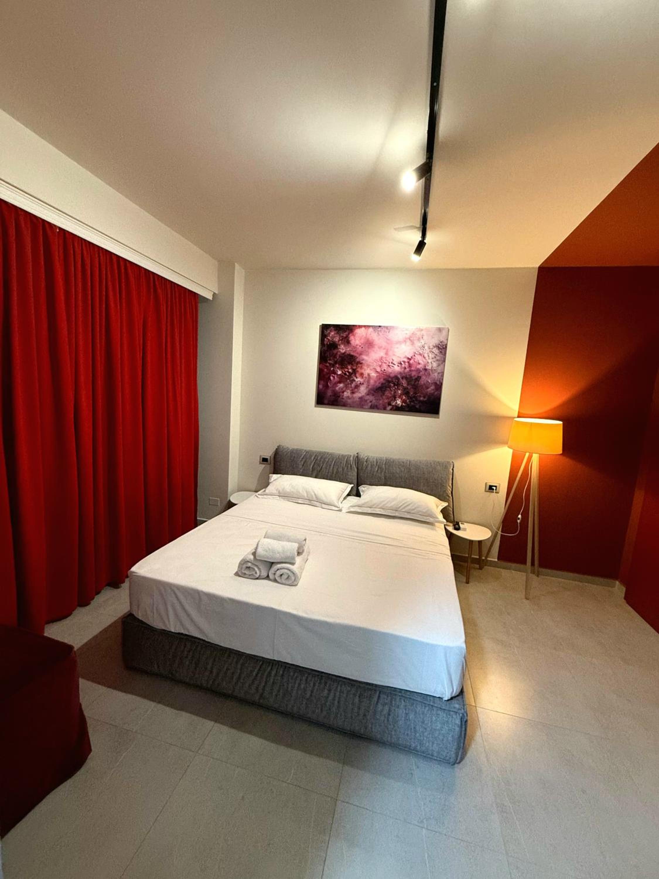 STAY-FIVE Modern Central Studios Self Check-in & Fast Wi-Fi