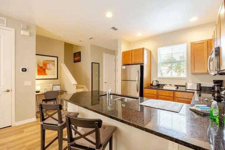 Corvette Getaway - 2 beds - jacuzzi - Forest view