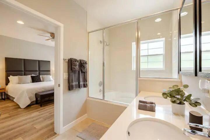 Corvette Getaway - 2 beds - jacuzzi - Forest view
