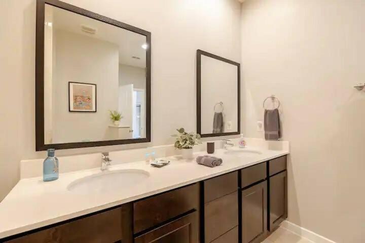 Corvette Getaway - 2 beds - jacuzzi - Forest view