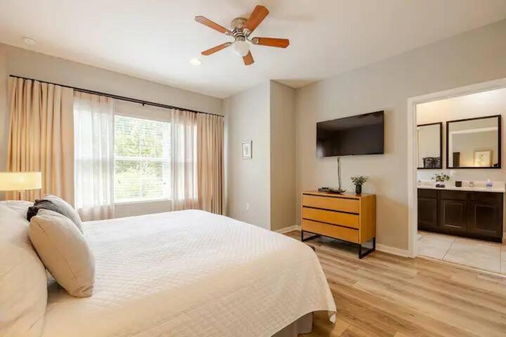 Corvette Getaway - 2 beds - jacuzzi - Forest view