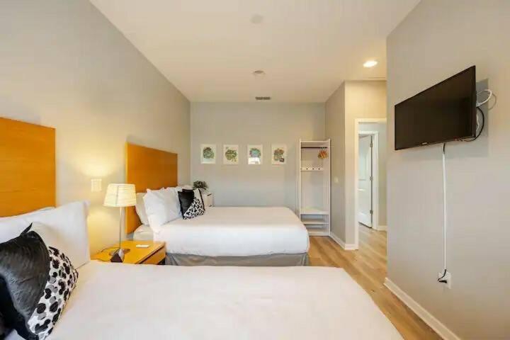 Corvette Getaway - 2 beds - jacuzzi - Forest view