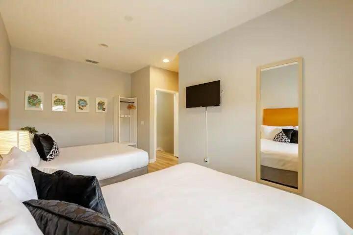 Corvette Getaway - 2 beds - jacuzzi - Forest view