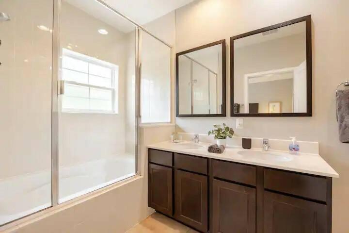 Corvette Getaway - 2 beds - jacuzzi - Forest view