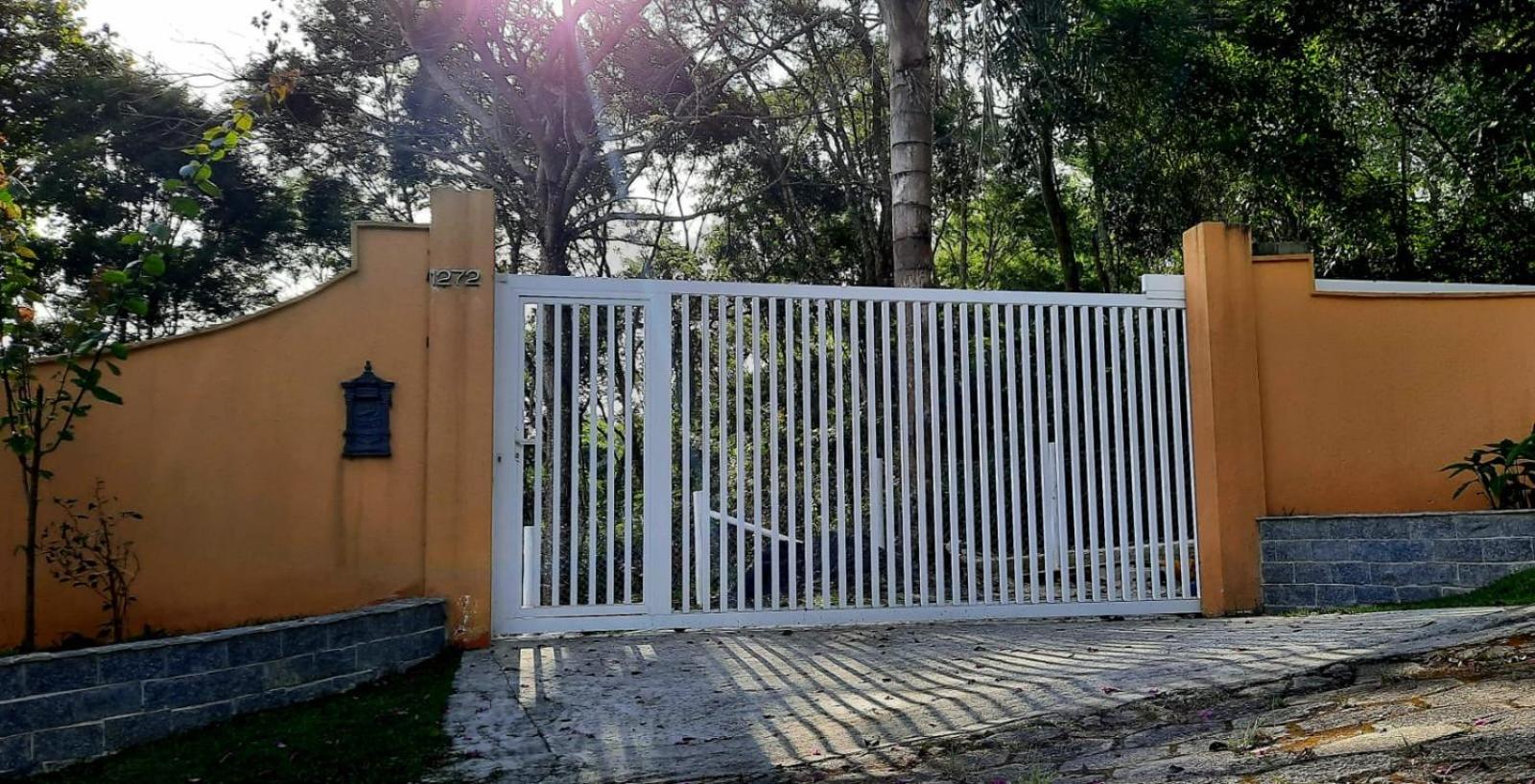 Linda Chácara - pé na água na represa de Igaratá