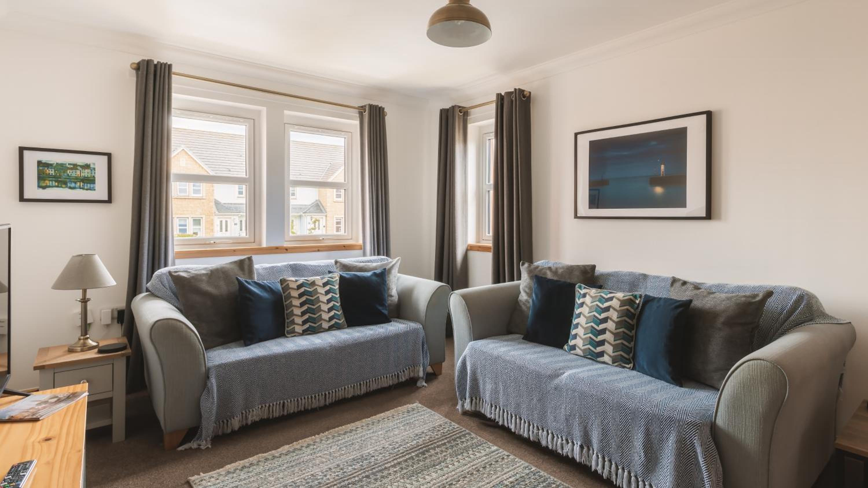 Apartment - 2 Bedrooms - Pet Friendly - Parking