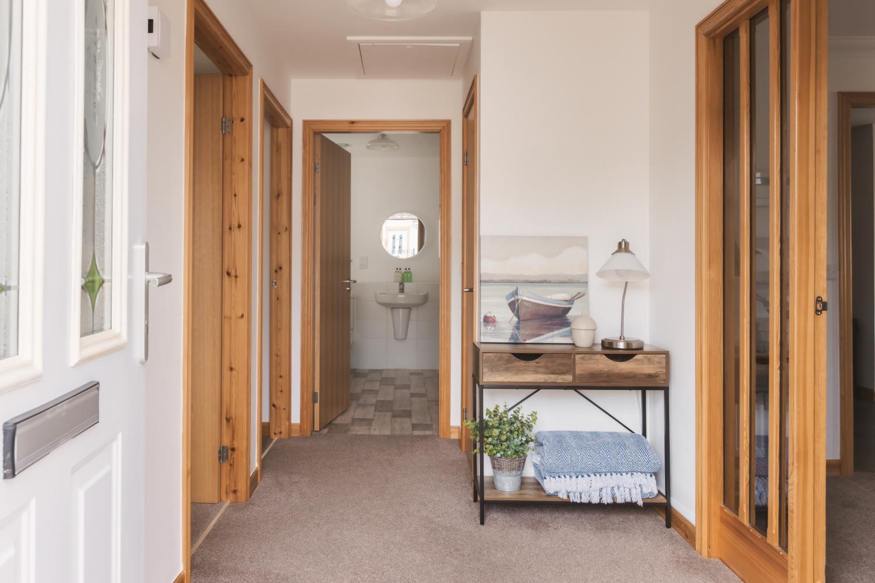Apartment - 2 Bedrooms - Pet Friendly - Parking