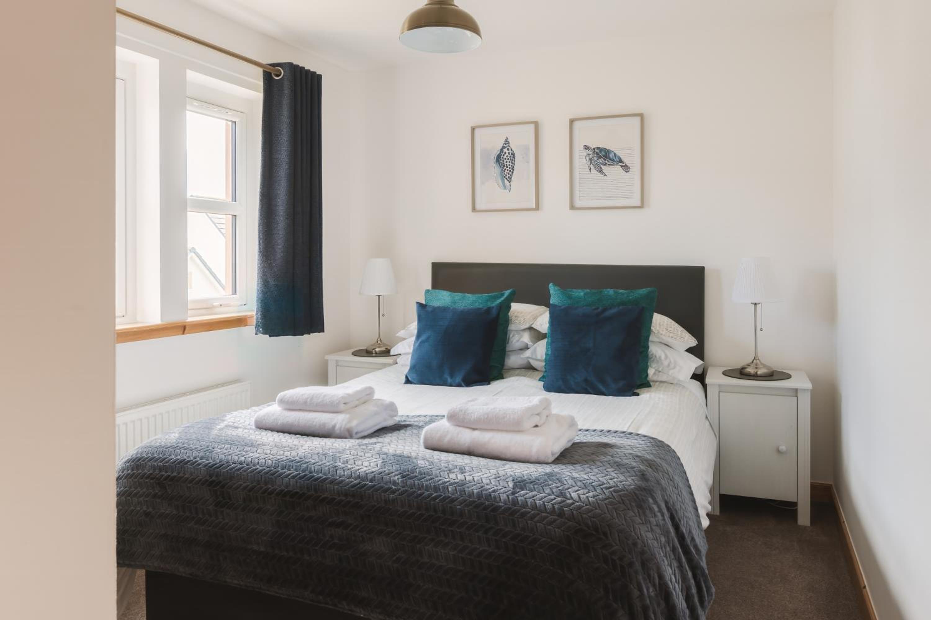 Apartment - 2 Bedrooms - Pet Friendly - Parking