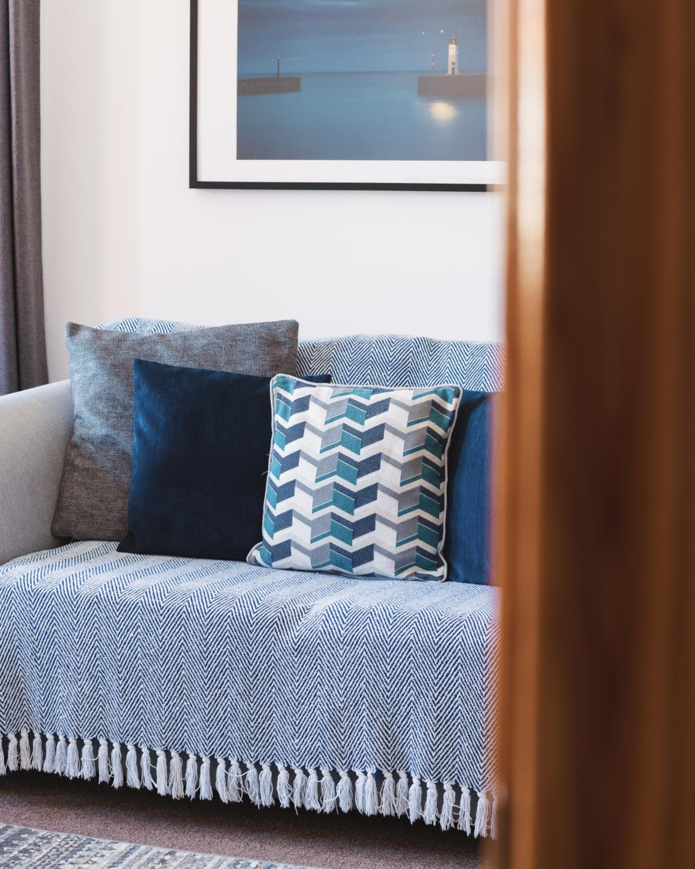 Apartment - 2 Bedrooms - Pet Friendly - Parking
