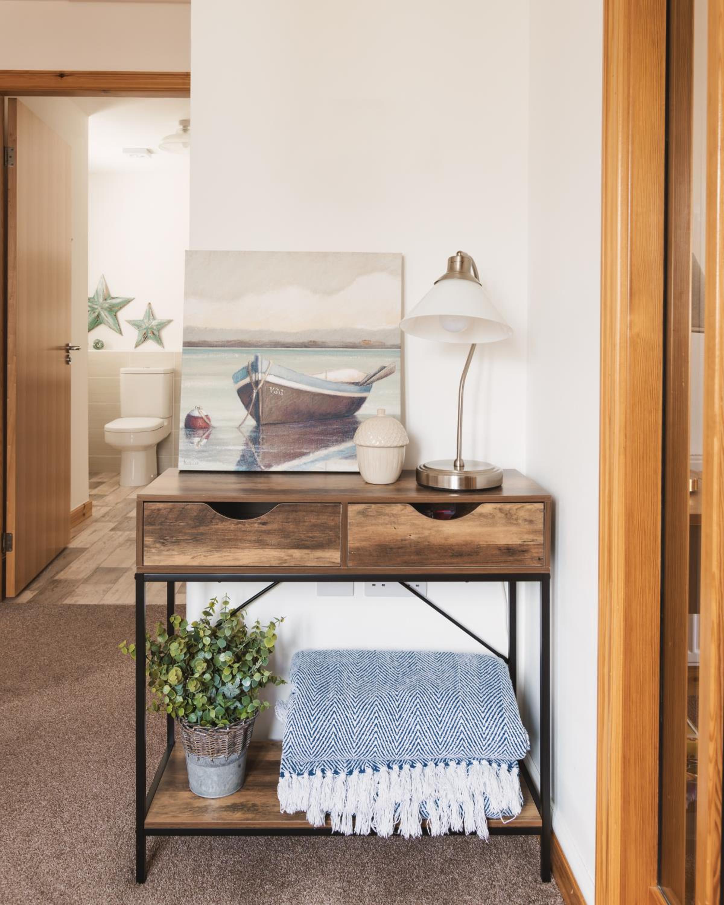 Apartment - 2 Bedrooms - Pet Friendly - Parking