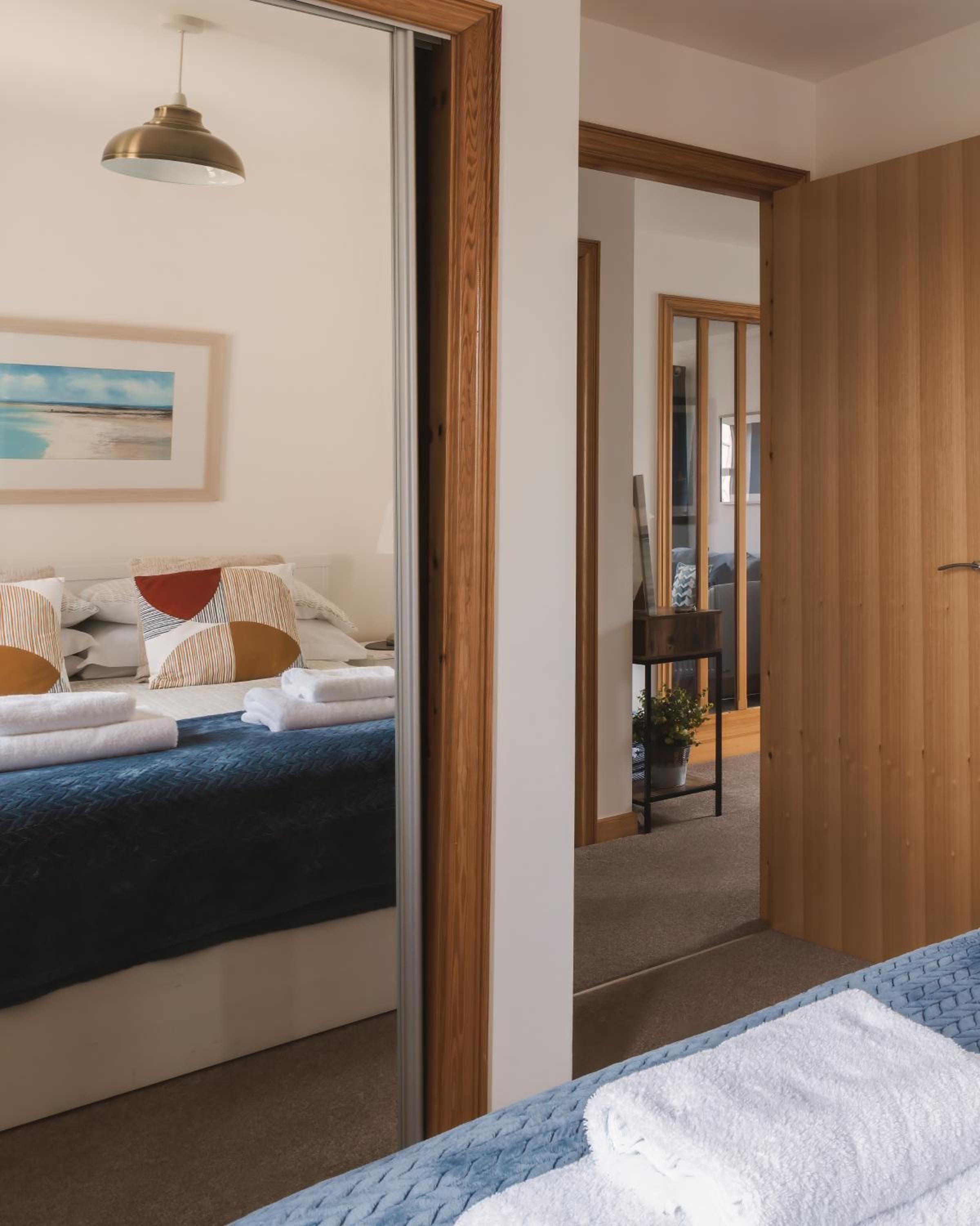 Apartment - 2 Bedrooms - Pet Friendly - Parking