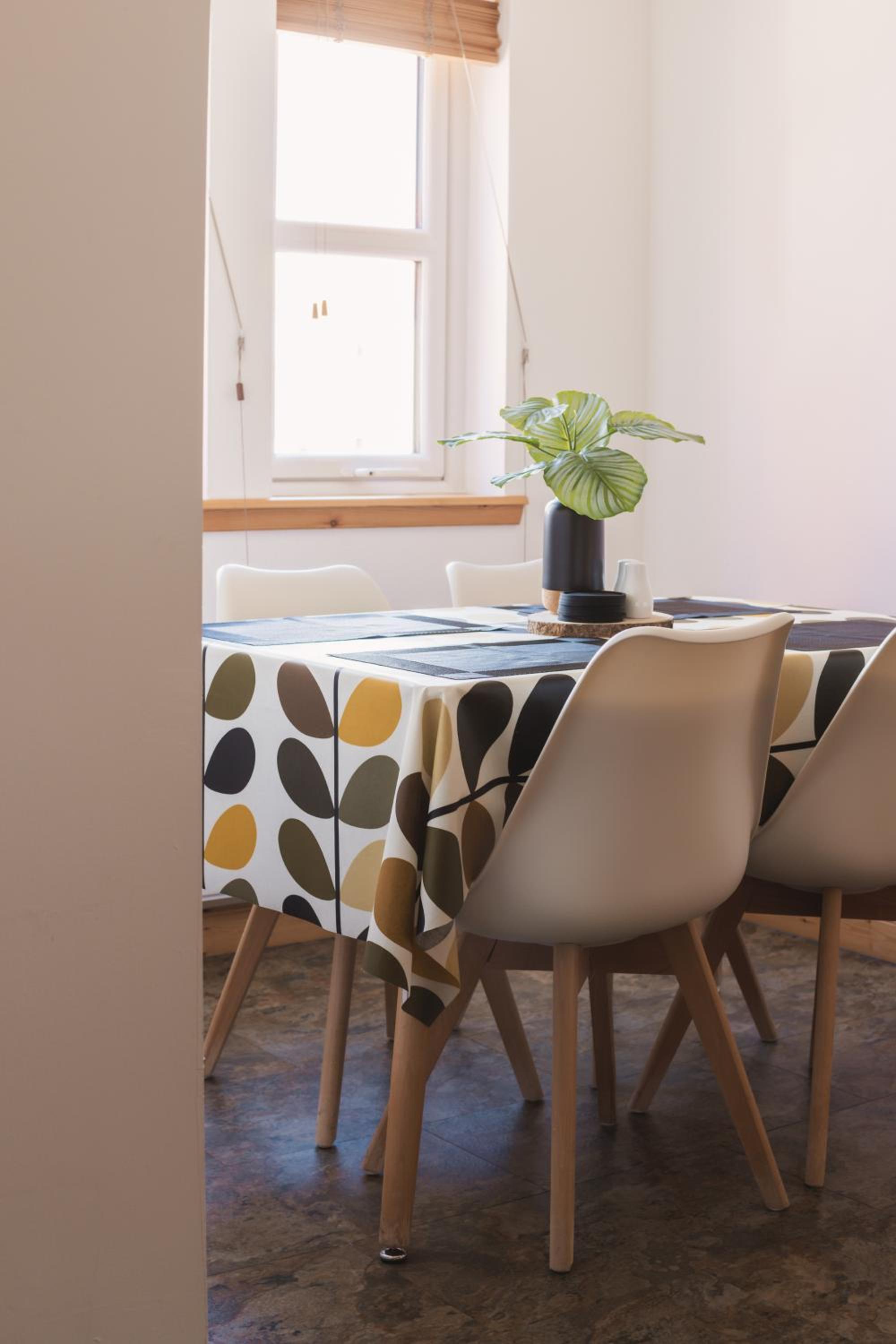 Apartment - 2 Bedrooms - Pet Friendly - Parking