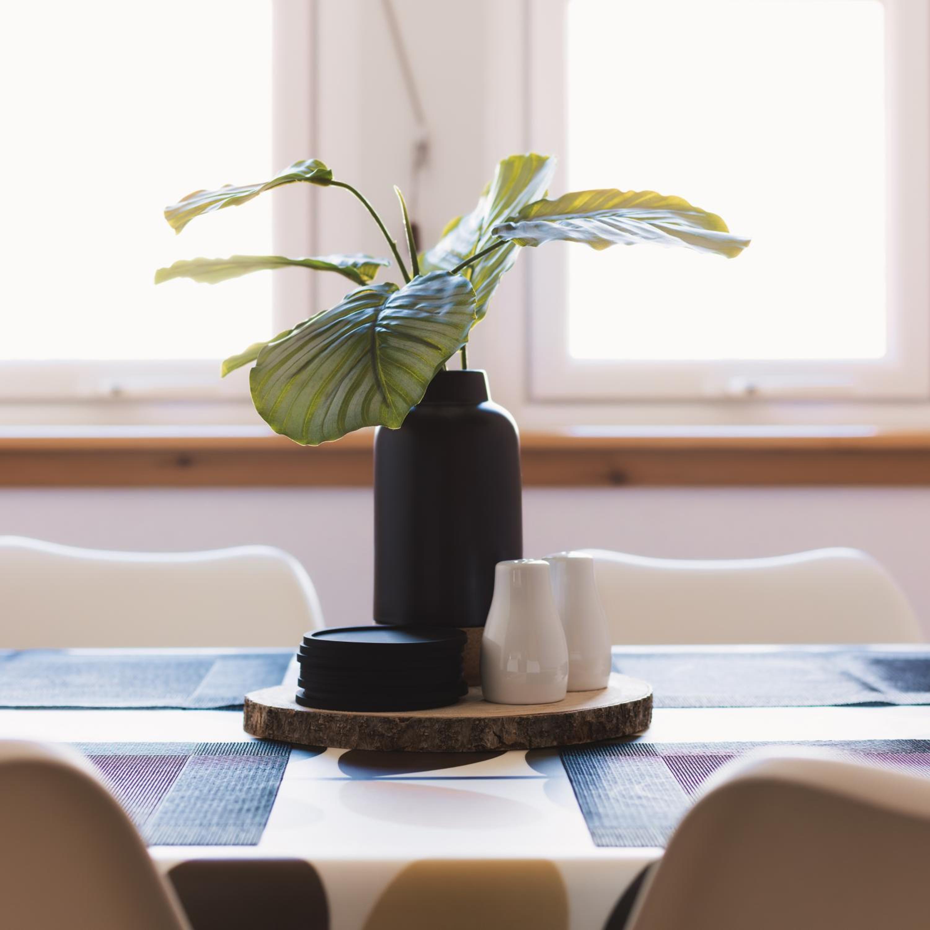Apartment - 2 Bedrooms - Pet Friendly - Parking