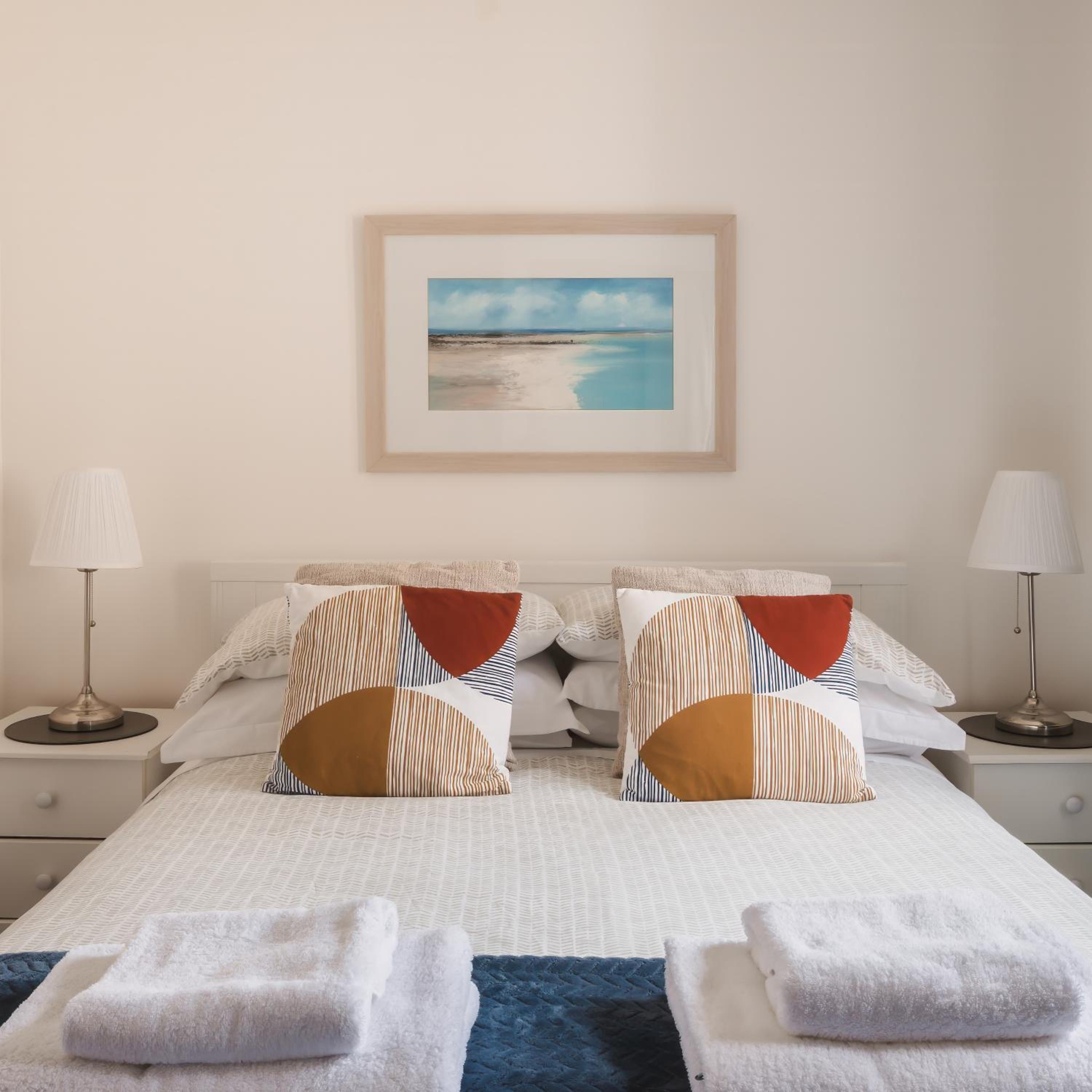 Apartment - 2 Bedrooms - Pet Friendly - Parking