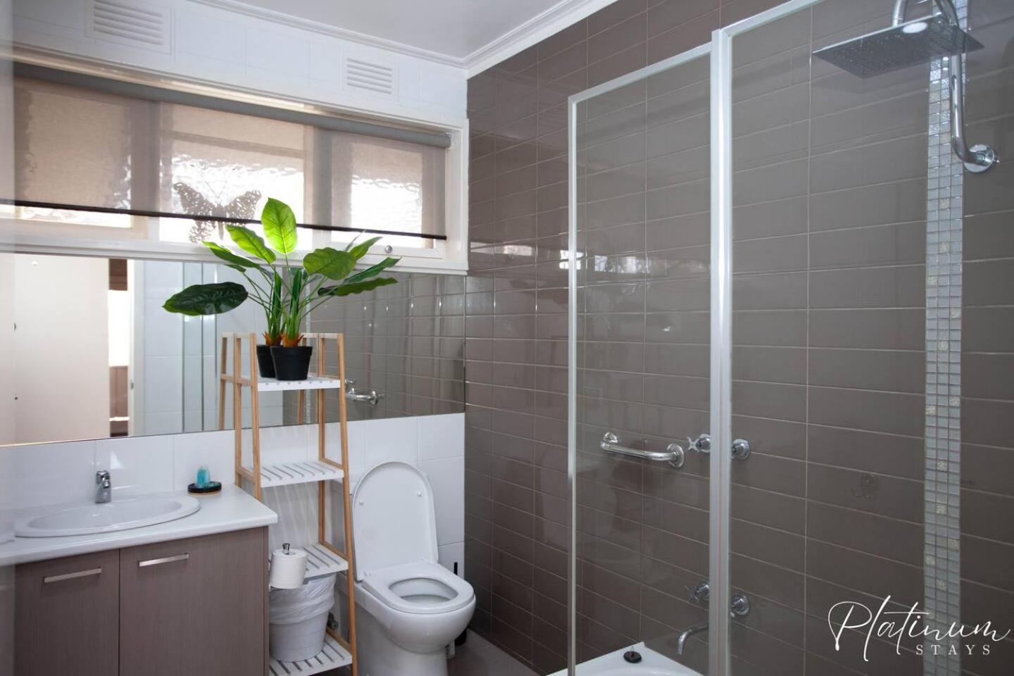 Luxury on Webster Upscale 2BR Close to Hospital