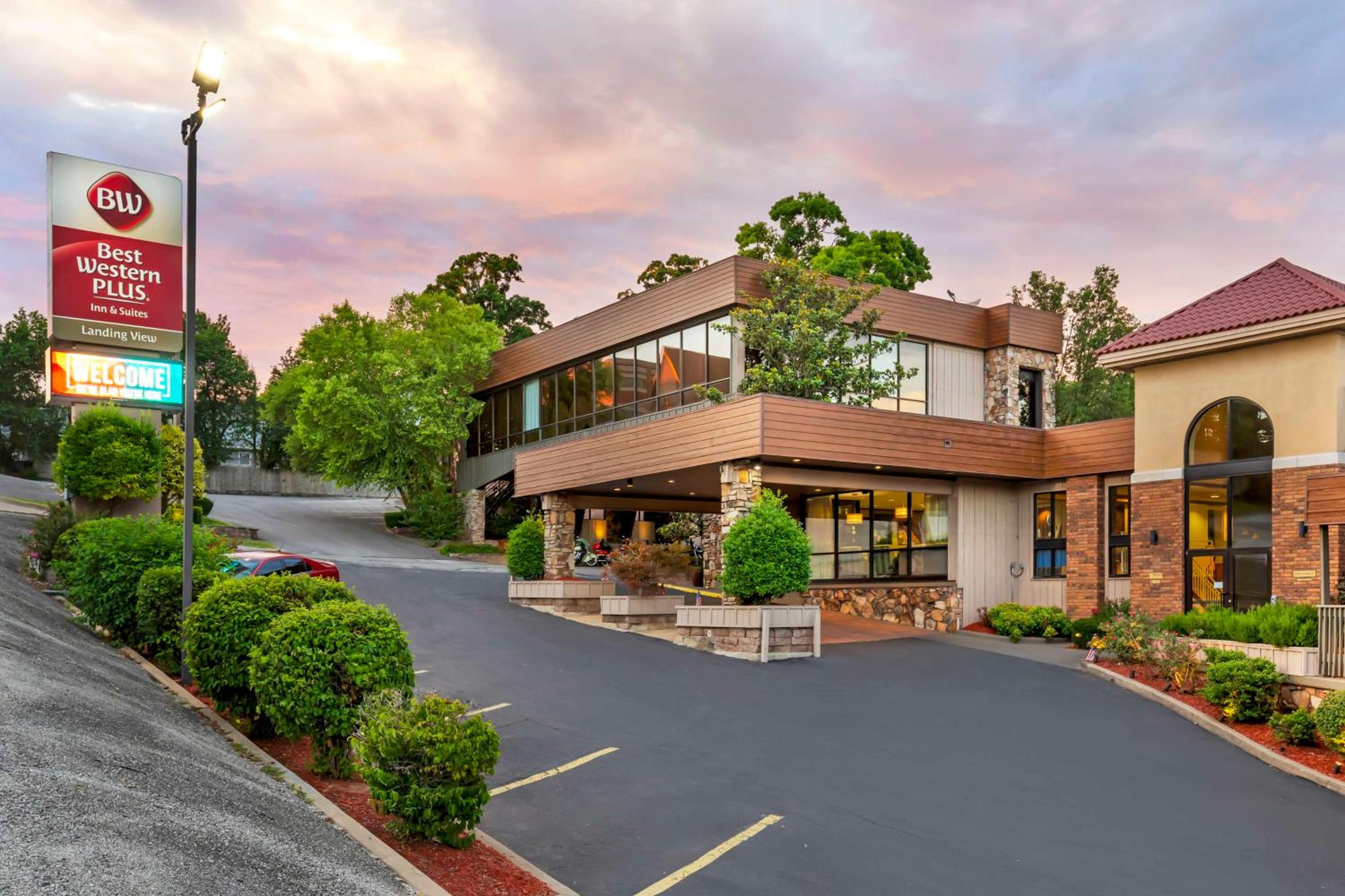 Hotel Best Western Plus Landing View Inn & Suites