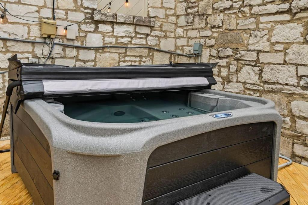 Frankfort Vacations - Waterfront Bourbon Trail Hot tub 2 miles BuffaloTr - Property Image 52