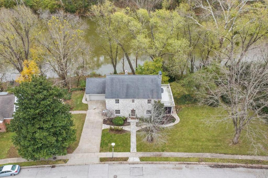 Frankfort Vacations - Waterfront Bourbon Trail Hot tub 2 miles BuffaloTr - Property Image 76