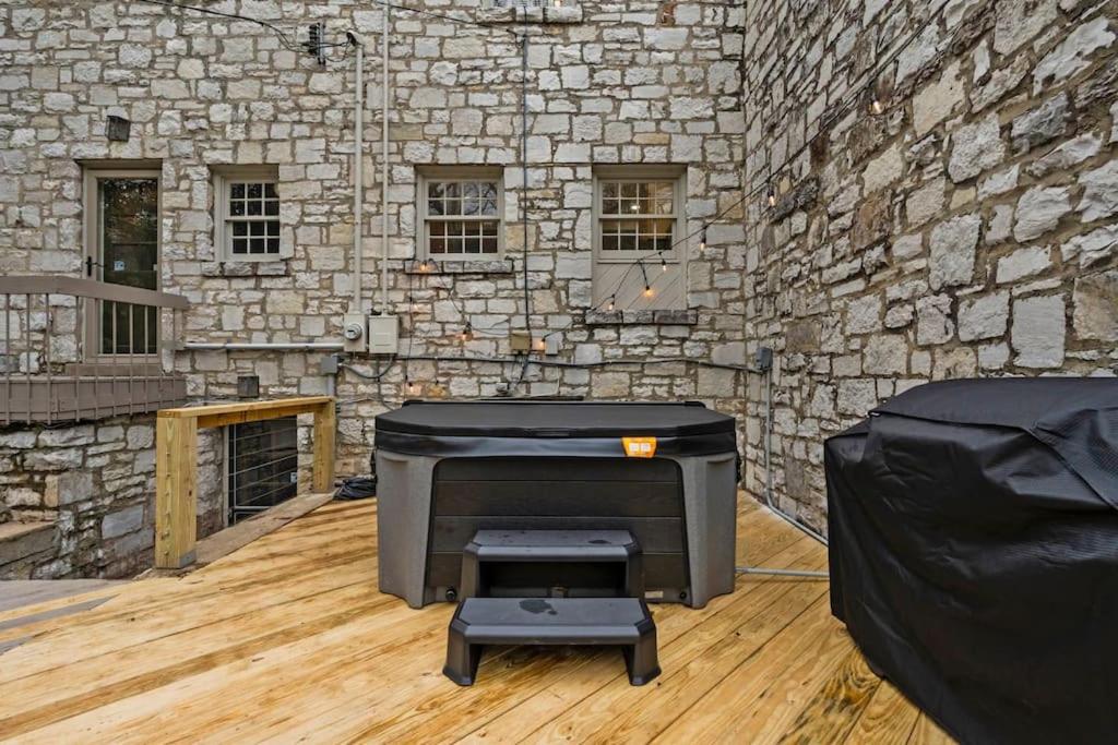 Frankfort Vacations - Waterfront Bourbon Trail Hot tub 2 miles BuffaloTr - Property Image 22