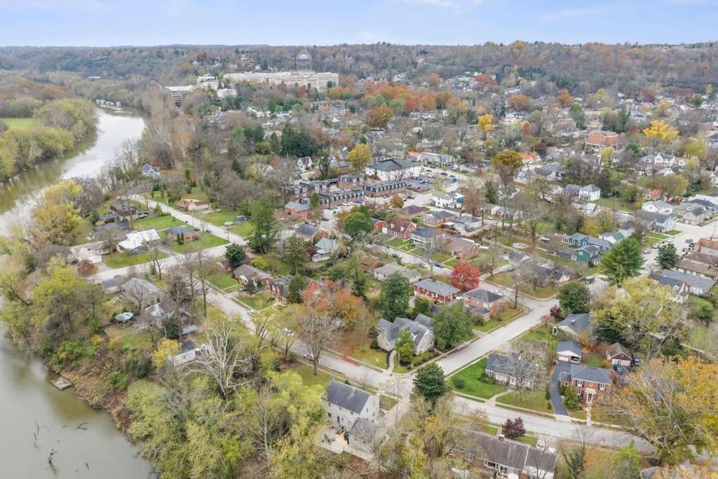 Frankfort Vacations - Waterfront Bourbon Trail Hot tub 2 miles BuffaloTr - Property Image 63