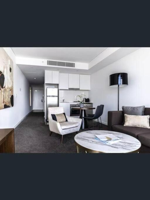 Cozy 1 Bedroom Apartment in the Heart of Chatswood