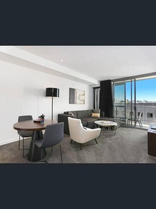 Cozy 1 Bedroom Apartment in the Heart of Chatswood