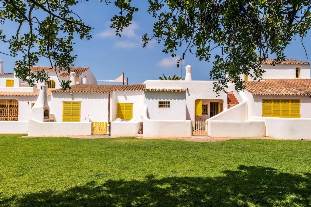 Vilamoura Beach Villa by nature with Olympic Pool view 4