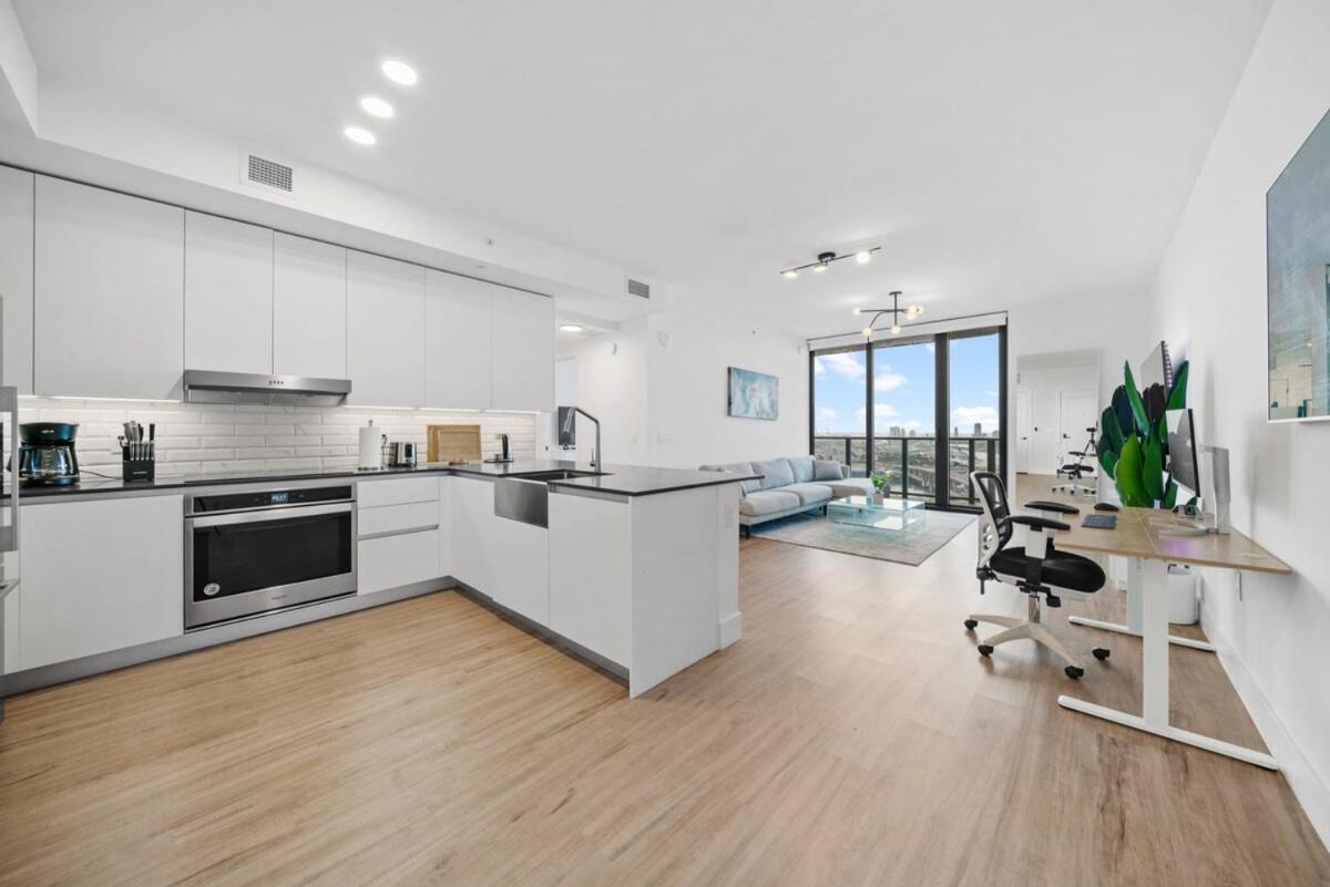 Ocean View 2 BR Downtown 5 minutes from Miami Beach